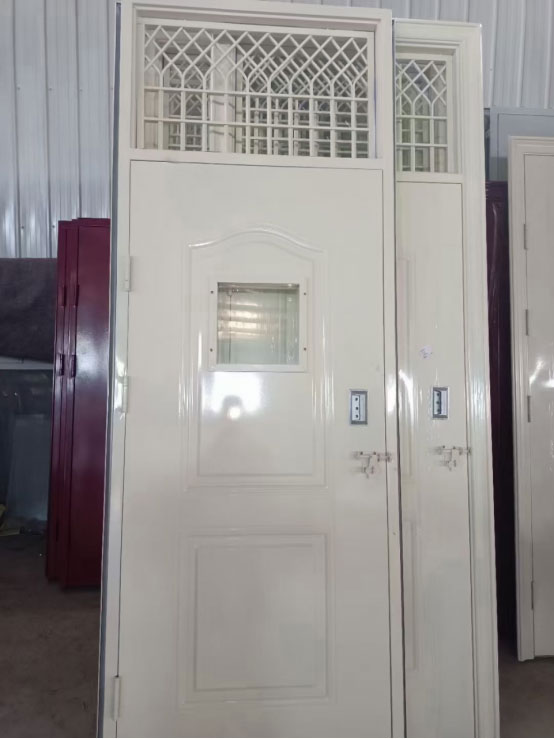 鄯善学校教室门