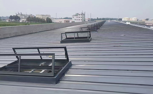 某中学室内体育馆鄯善排烟窗改造项目