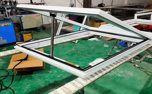 某地下车库出入口鄯善排烟窗配置工程