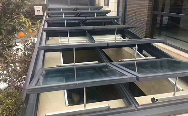 某轨道交通车辆维修车间鄯善排烟窗应用