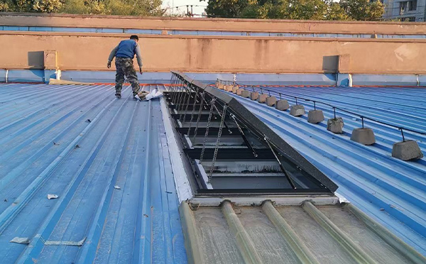 某区域性物流仓储中心鄯善排烟窗系统安装项目